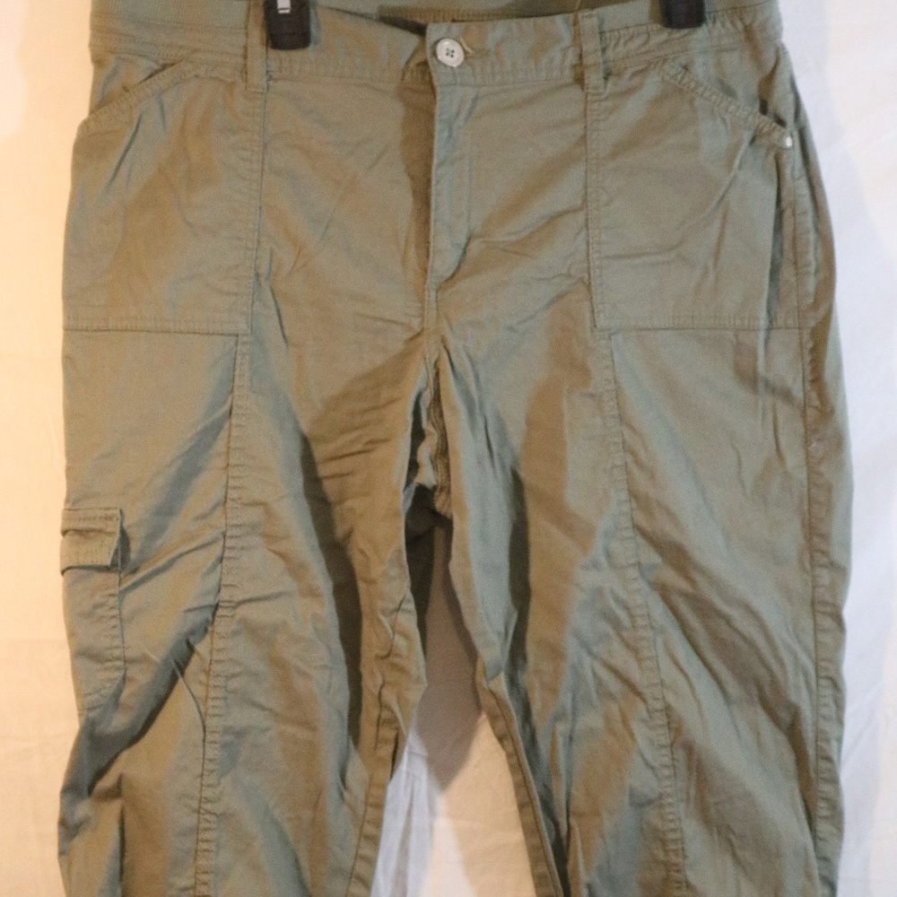 Croft & Barrow Green Cargo Capri 18